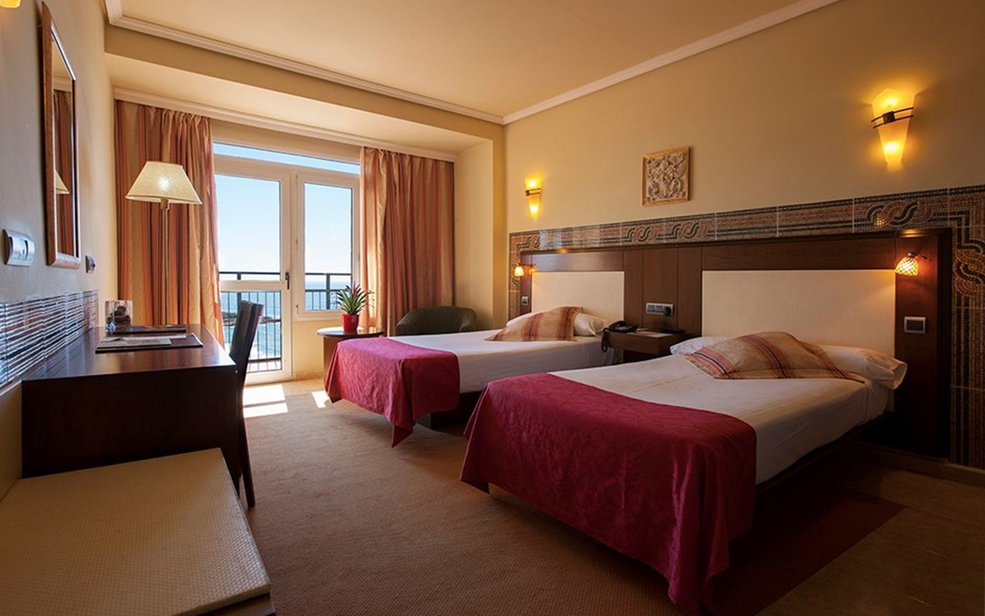 Hotel H10 Imperial Tarraco 4* Sup Tarragona Pokoj fotografie